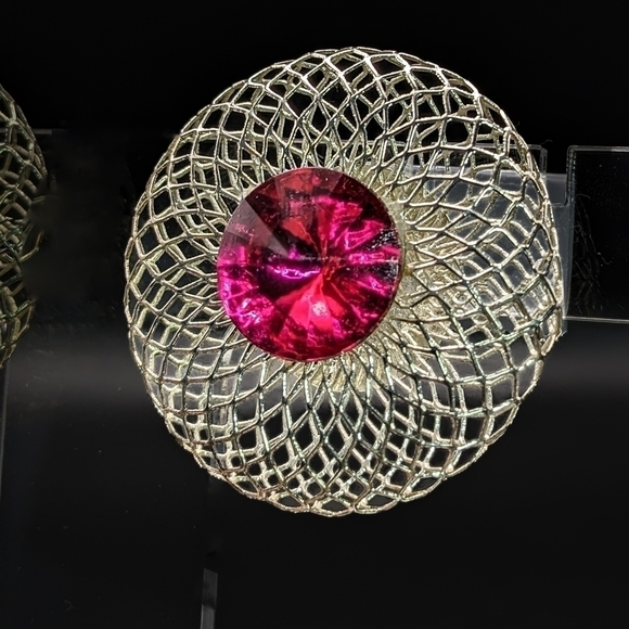 RETRO-VINTAGE Wire Formed Silver Toned Clip On Earrings with Hot Pink Rhinestone - Picture 2 of 6